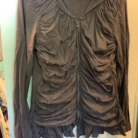 Flattering zip-up! - Picture 3 of 3